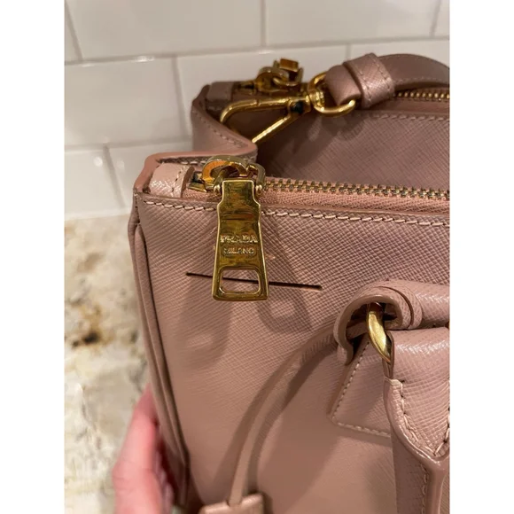 Prada saffiano leather tote - Picture 11 of 12